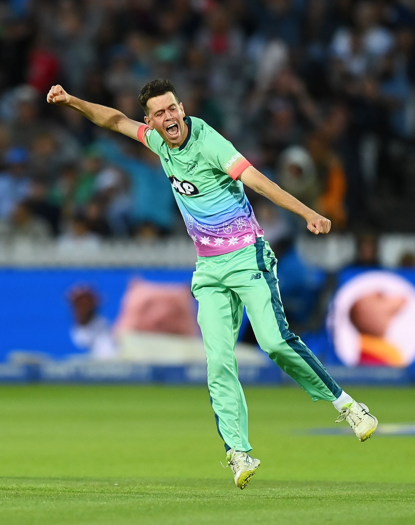 Nathan Sowter struck as Oval Invincibles closed in