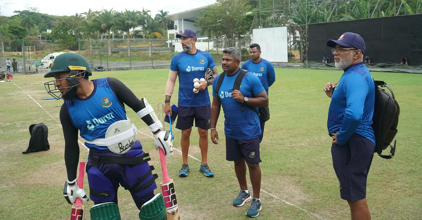 Mushfiqur Rahim, Nic Pothas, Rangana Herath, Chandika Hathurusinghe look on during training