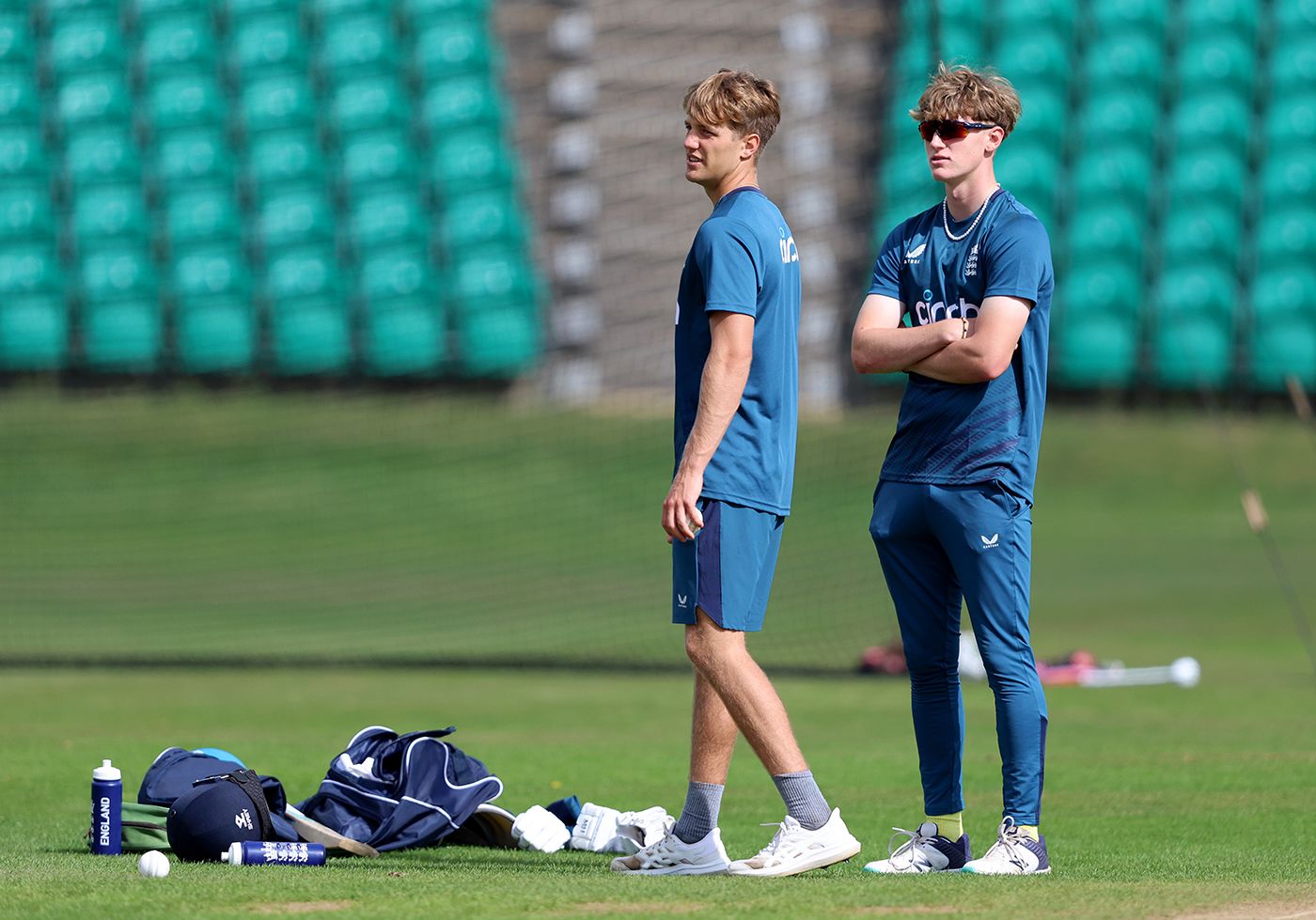 Luc Benkenstein and Theo Wylie look on during England Under-19s training