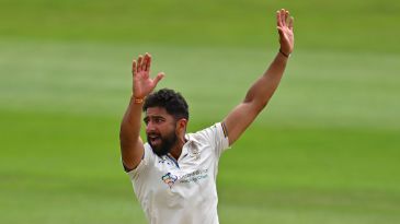 Lategan battles as Derbyshire turn the screw on Worcs