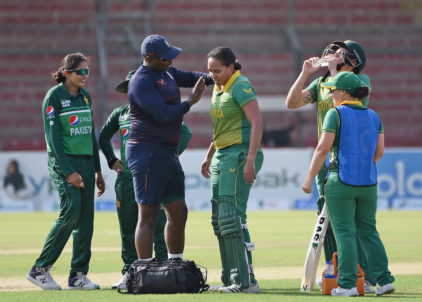 Lara Goodall retired hurt briefly