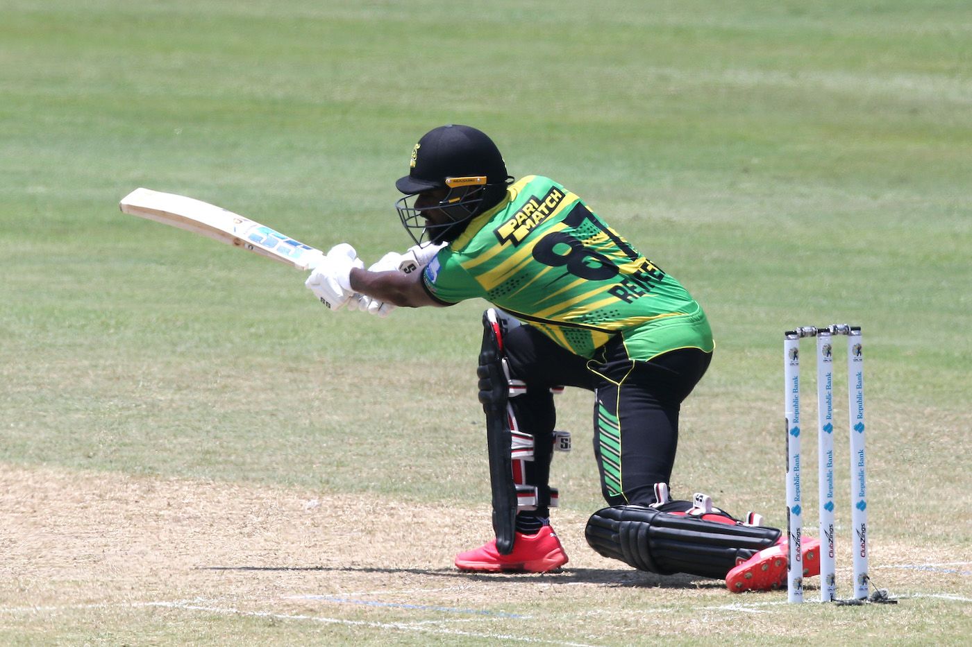 Raymon Reifer chipped in with a 22-ball 28