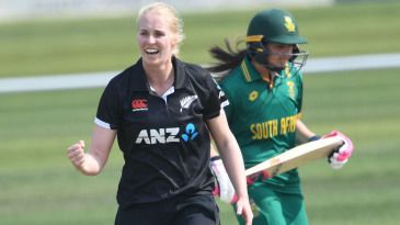 Rowe replaces injured Devonshire in New Zealand's World Cup squad
