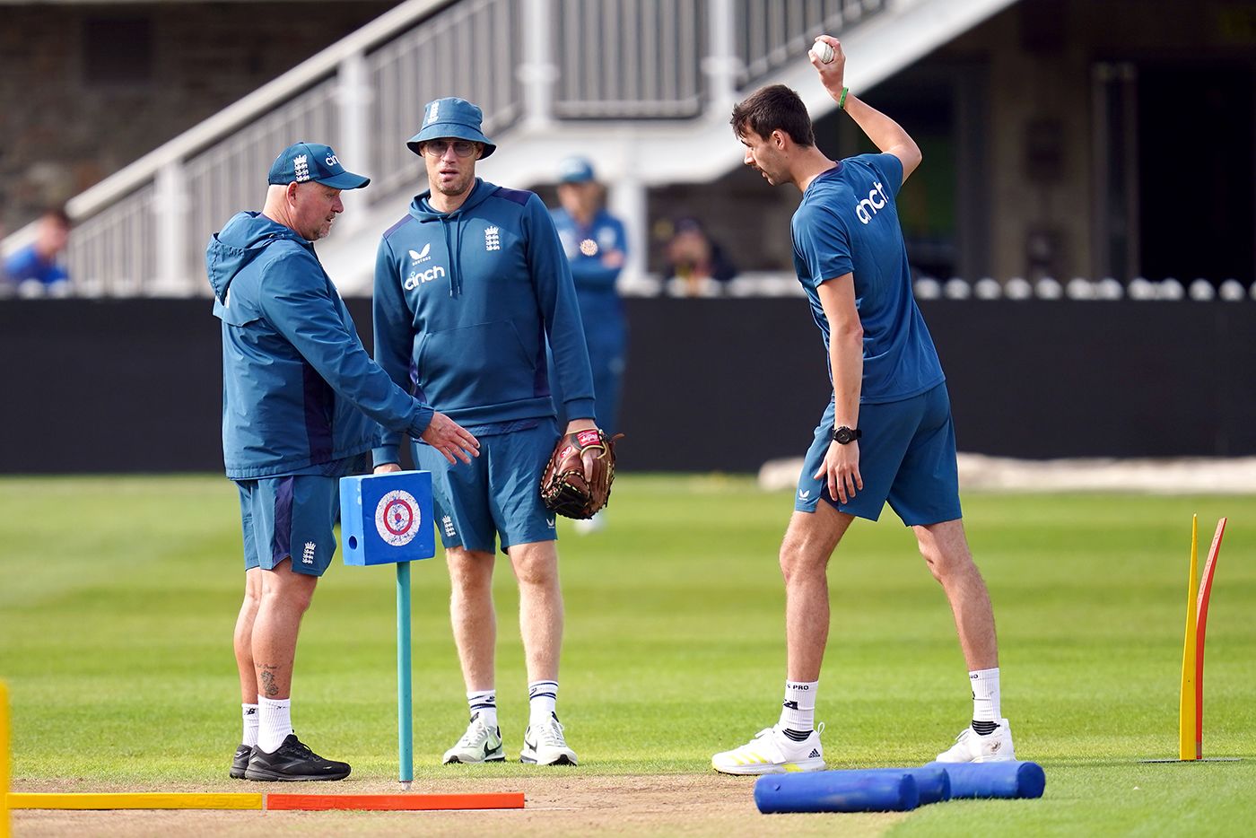 David Saker and Andrew Flintoff working with fast bowler George Scrimshaw