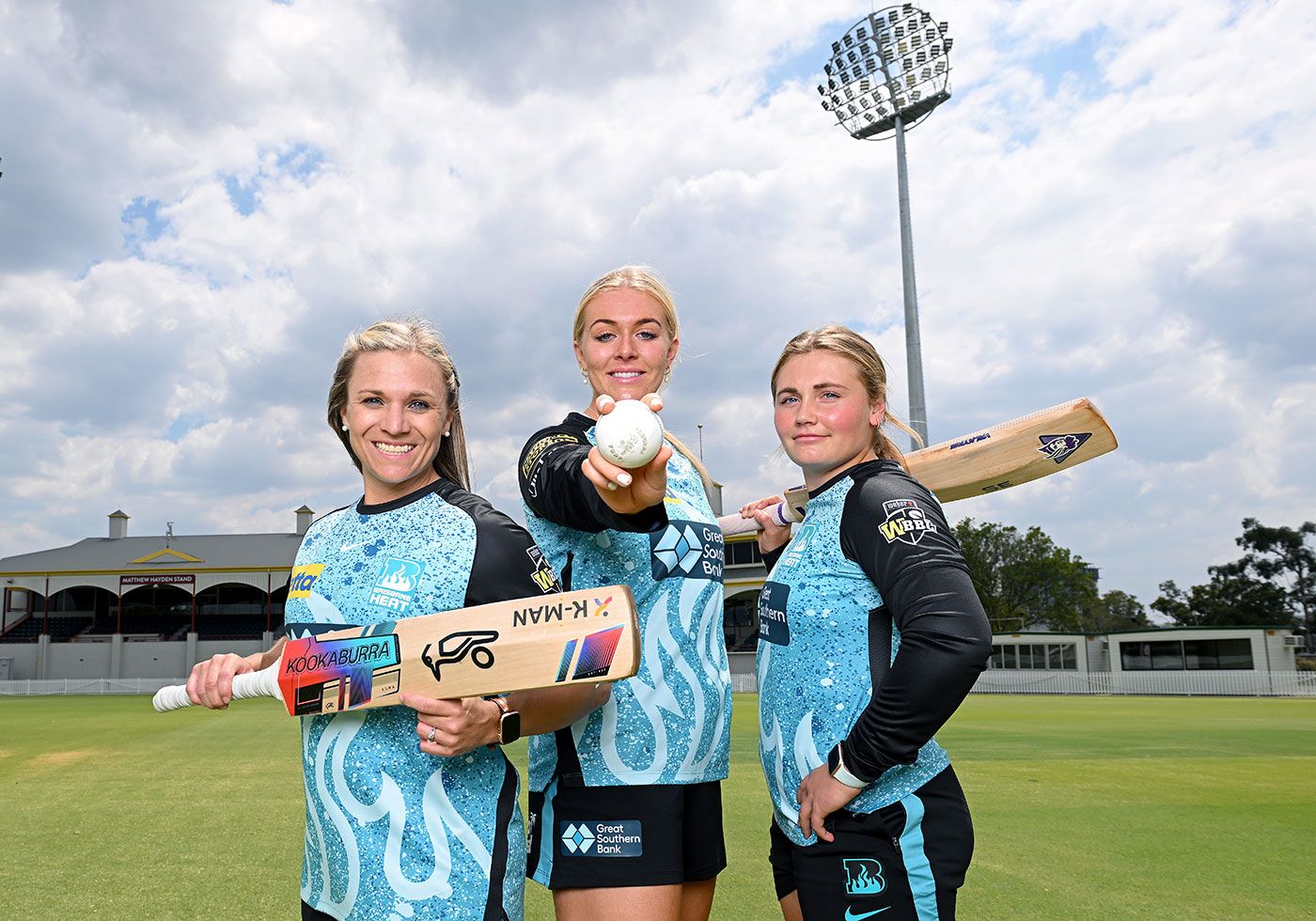 Mignon du Preez (left) alongside England's Sarah Glenn (centre) and Bess Heath