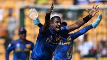 Mathews hat-trick as Warriors defend 103, Kohler-Cadmore's 68* ensures Gladiators open with victory