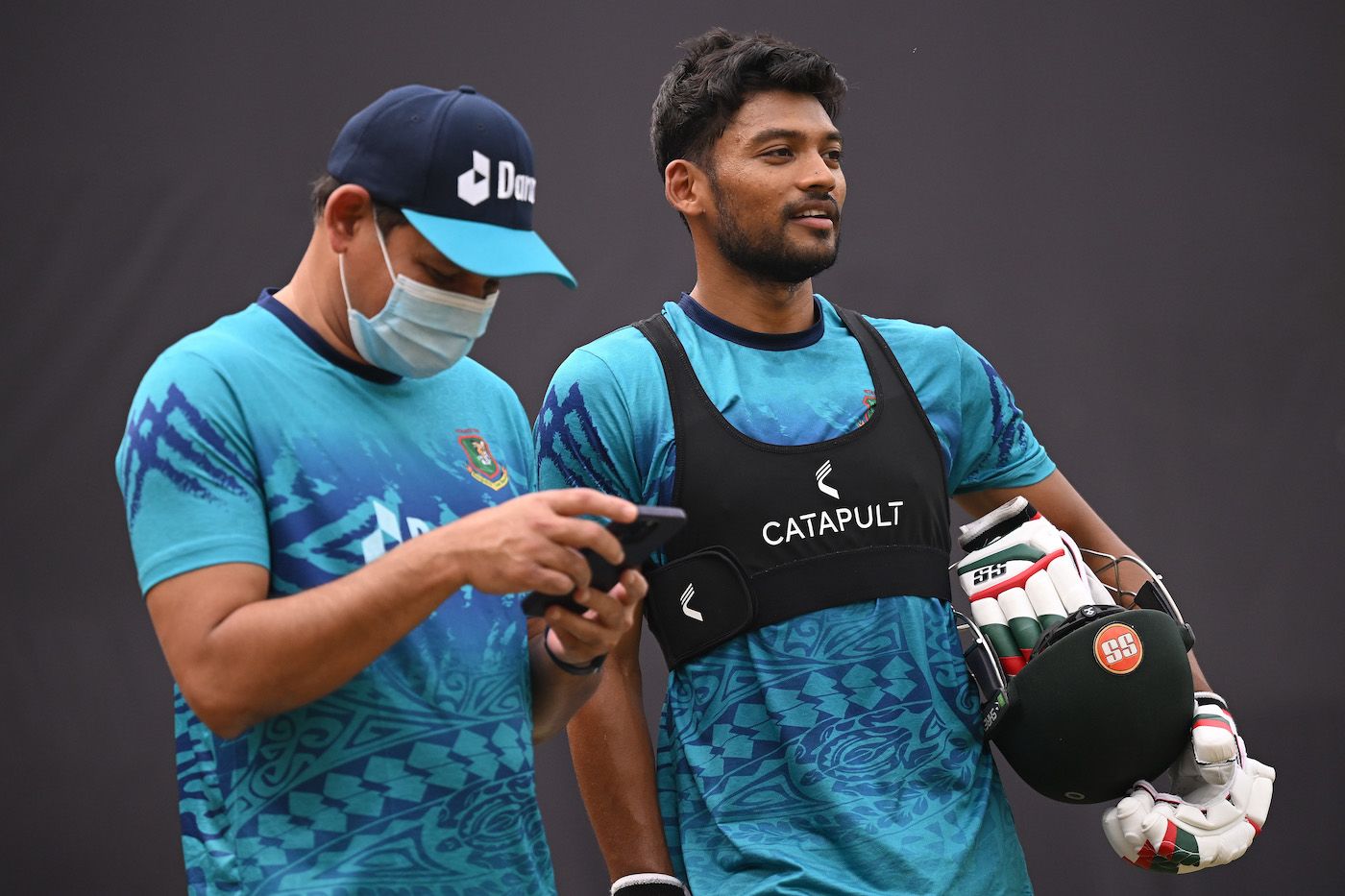 Habibul Bashar wears a mask in a nets session with Najmul Hossain Shanto