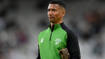 Thomas defends declaration as rain denies Leicestershire