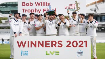 Warwickshire claim Bob Willis crown as Mark Robinson achieves dream county return
