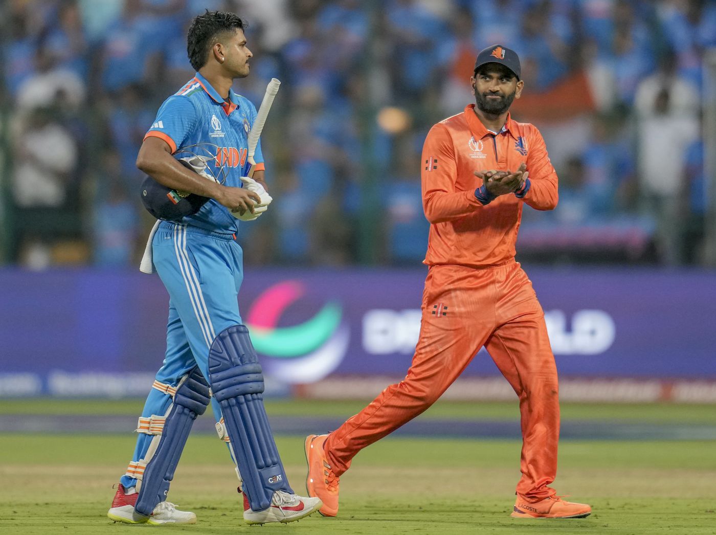 Teja Nidamanuru applauds Shreyas Iyer's efforts at the end of the innings