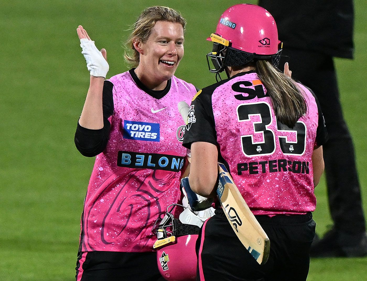 Mathilda Carmichael and Kate Peterson got Sydney Sixers over the line