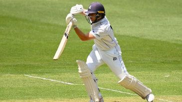 Harris and Handscomb dig in on tricky MCG pitch