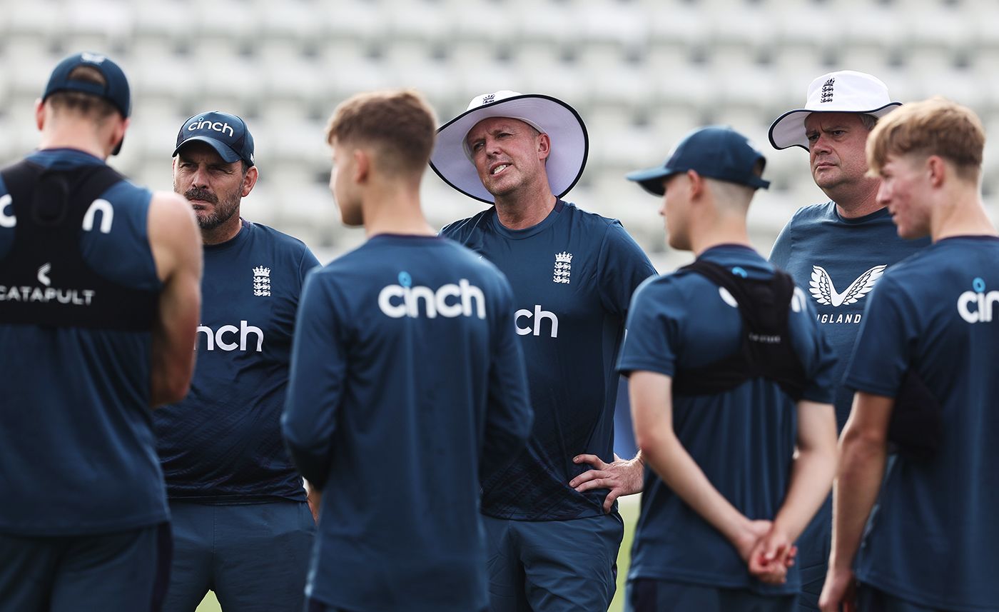 England spin-bowling consultant Graeme Swann talks to the Under-19 players before the first Test