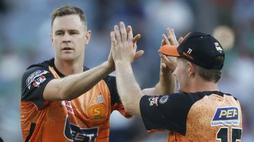 Behrendorff and McKenzie shine as Scorchers overpower feeble Stars