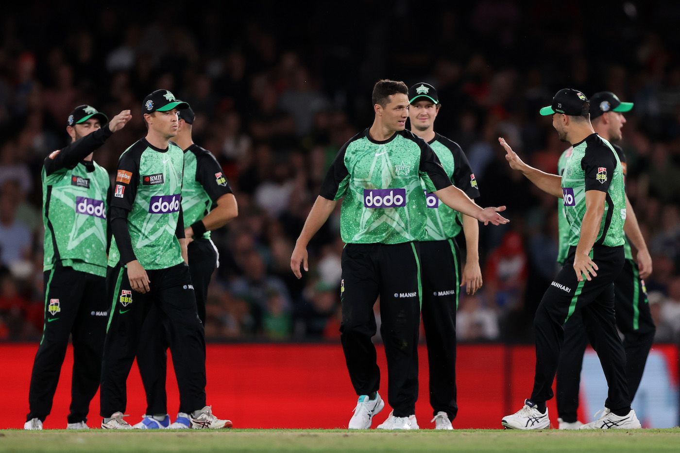Nathan Coulter-Nile picked up two wickets in the 11th over