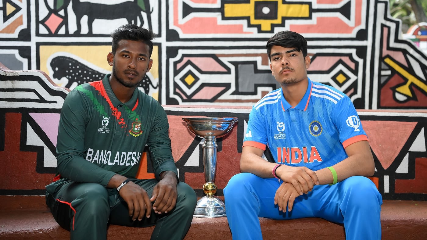 Bangladesh captain Mahfuzur Rahman Rabby and India skipper Uday Saharan pose with the Under-19 World Cup