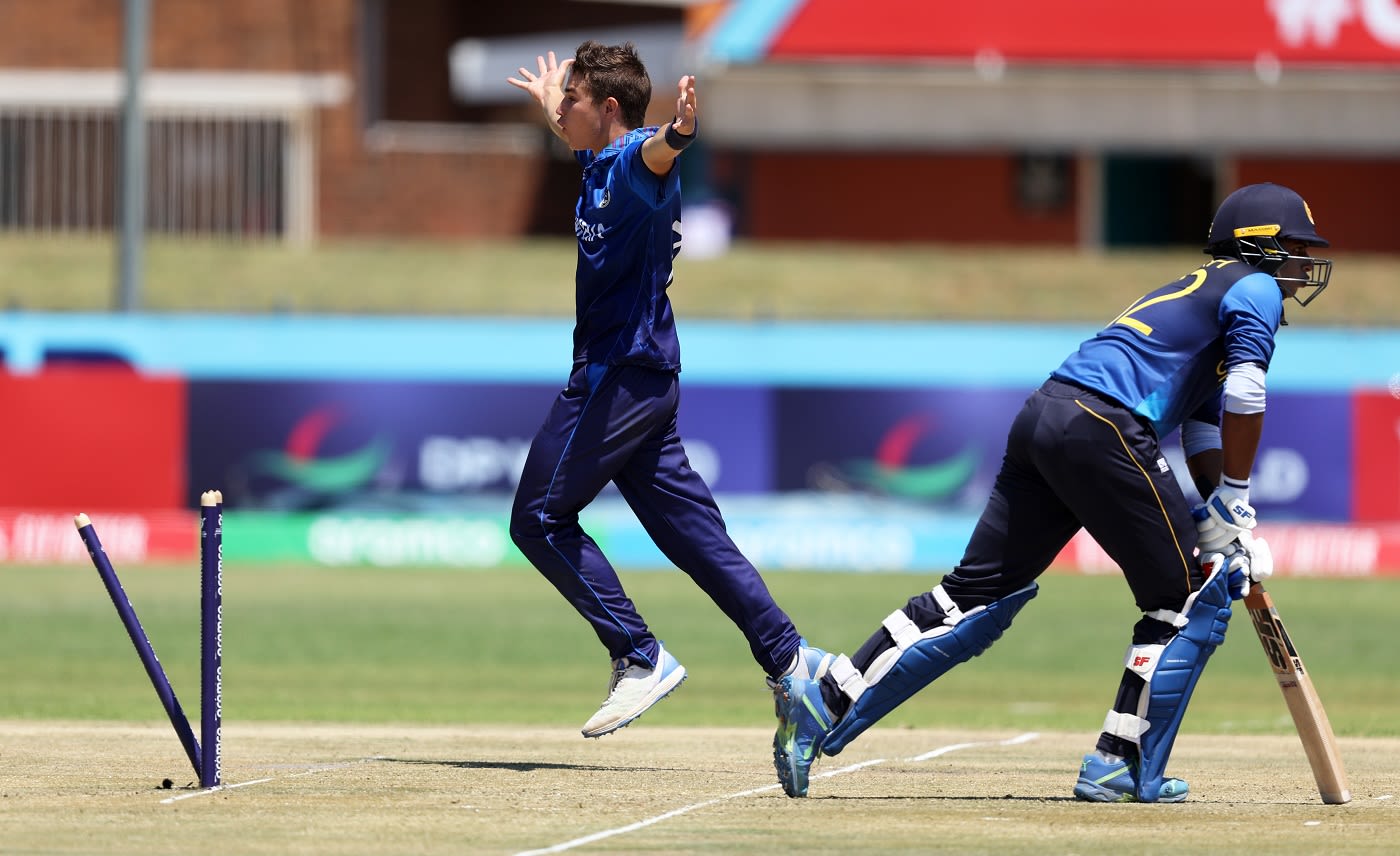 Zacheo van Vuuren took four wickets in his first seven overs