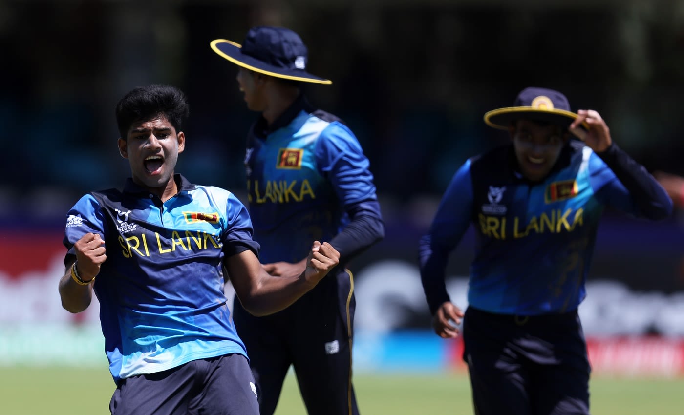 Dinura Kalupahana of celebrates a wicket