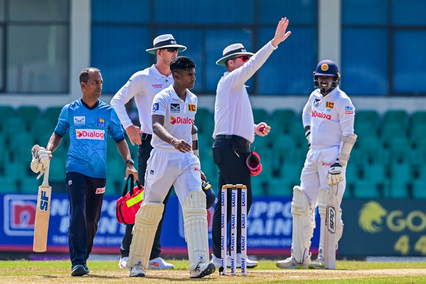 Chamika Gunasekara retired hurt with a concussion