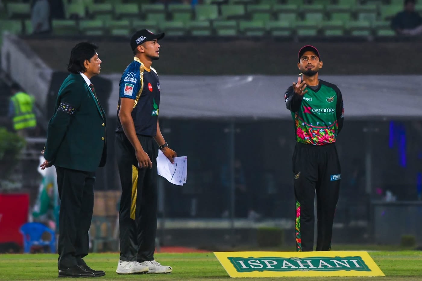 Taskin Ahmed and Mohammad Mithun at the toss