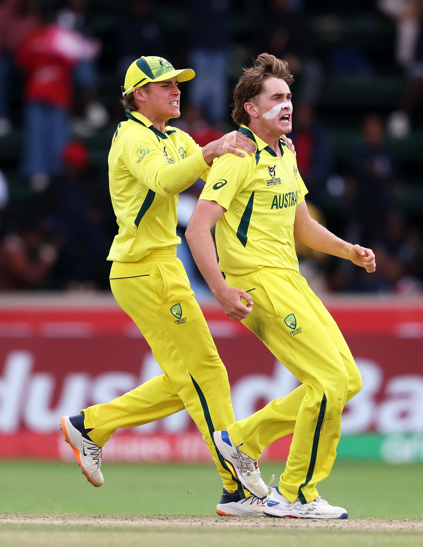 Raf MacMillan had Sachin Dhas caught behind with his very first ball