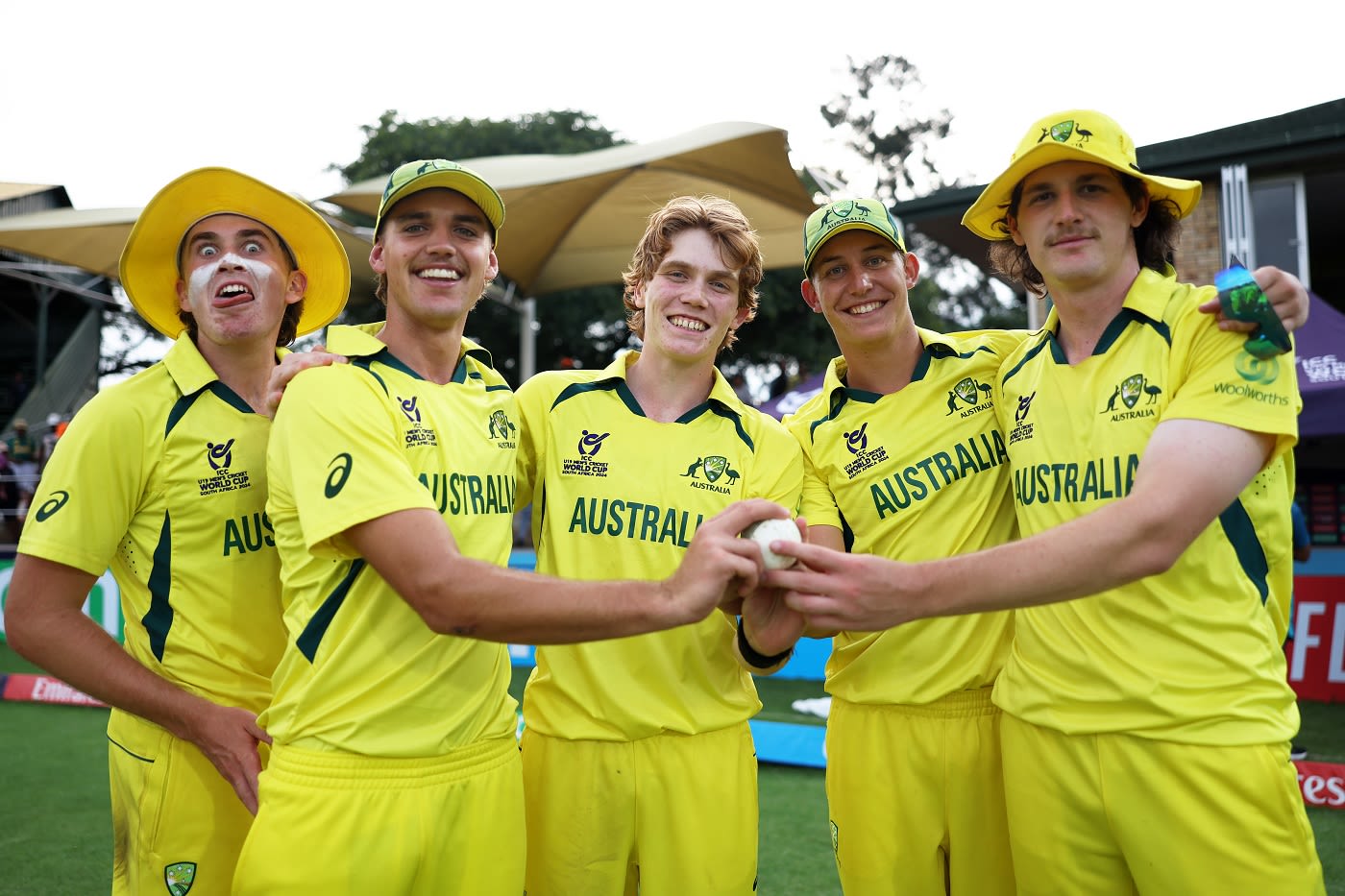 Raf MacMillan photobombs the fast-bowlers