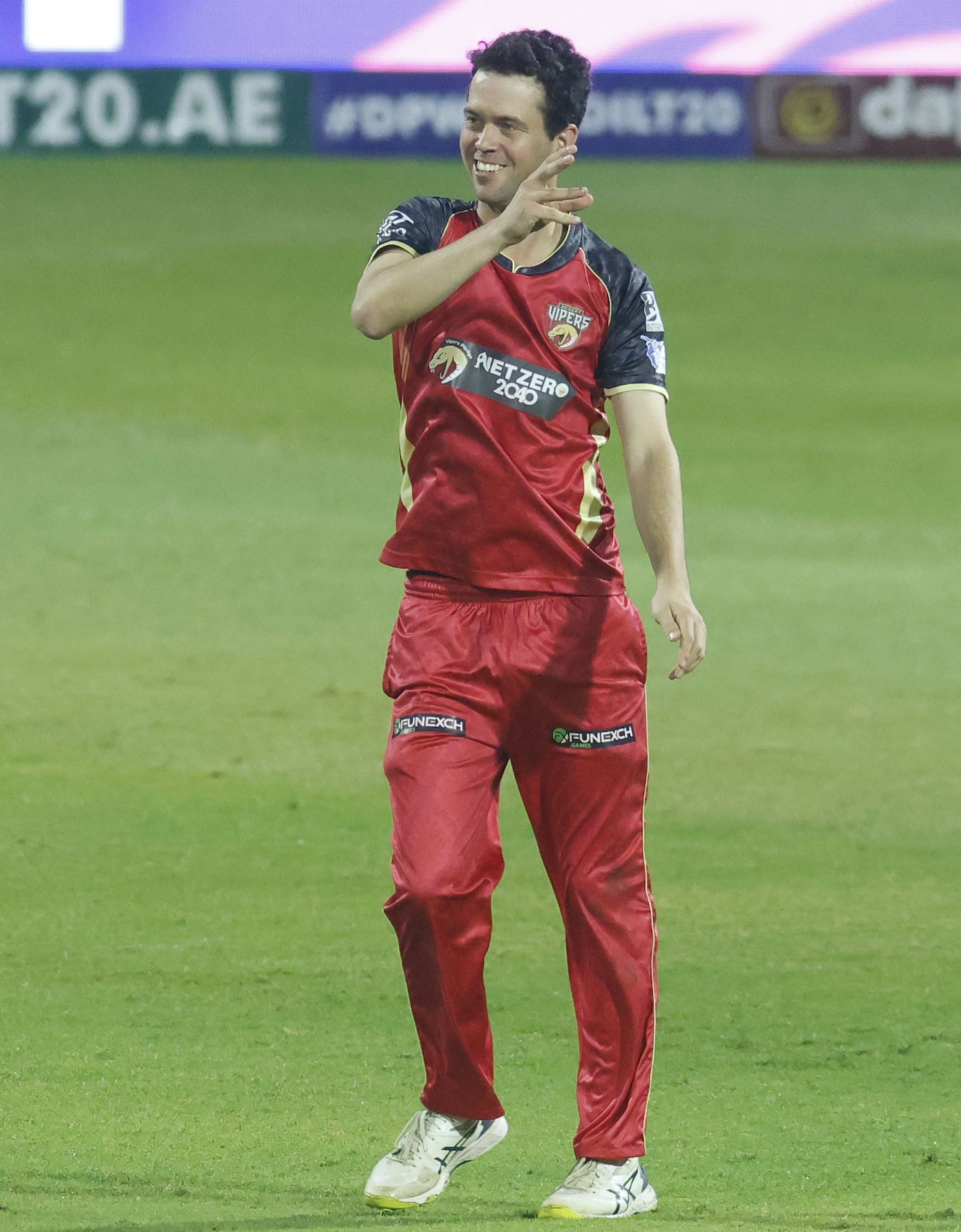 Nathan Sowter's 3 for 21 earned him the player-of-the-match award