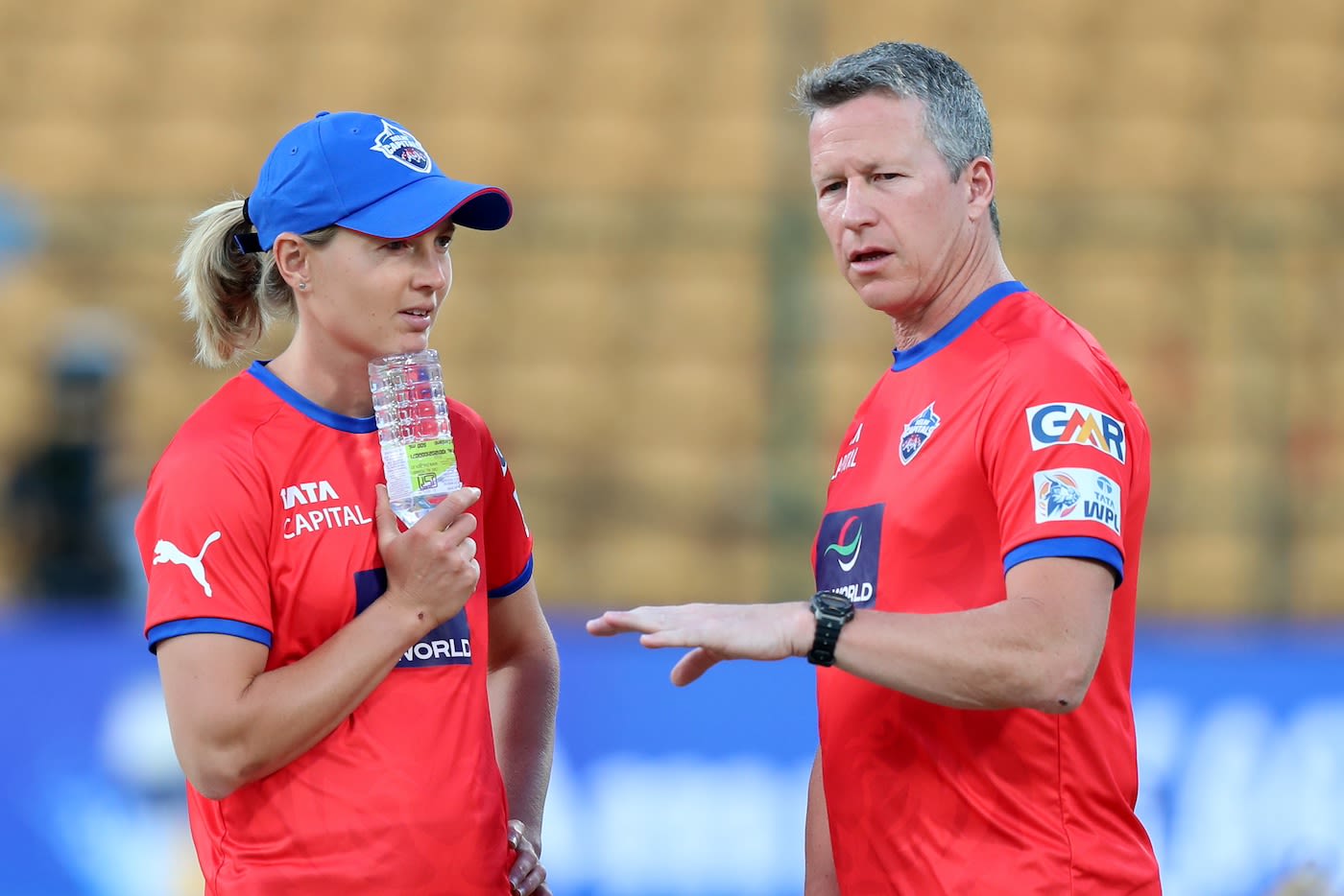 Delhi Capitals captain Meg Lanning and coach Jonathan Batty chat before the game