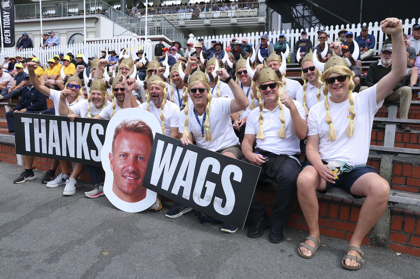 Wellington fans give Neil Wagner a tribute