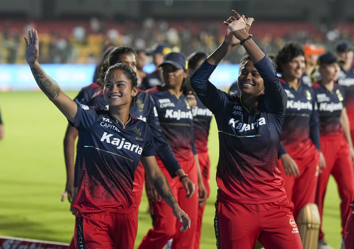 RCB players led by Simran Bahadur and Indrani Roy acknowledge the crowd support