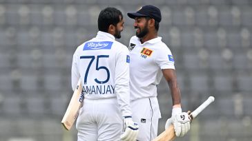 What's the lowest Test innings total to include two individual hundreds?