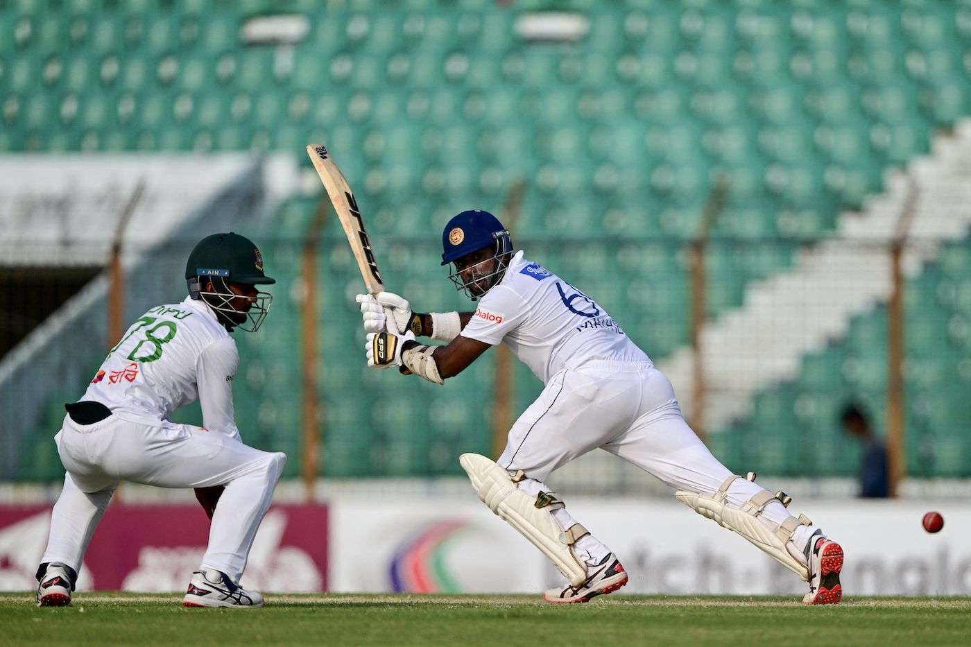Angelo Mathews had to chip away while losing partners at the other end