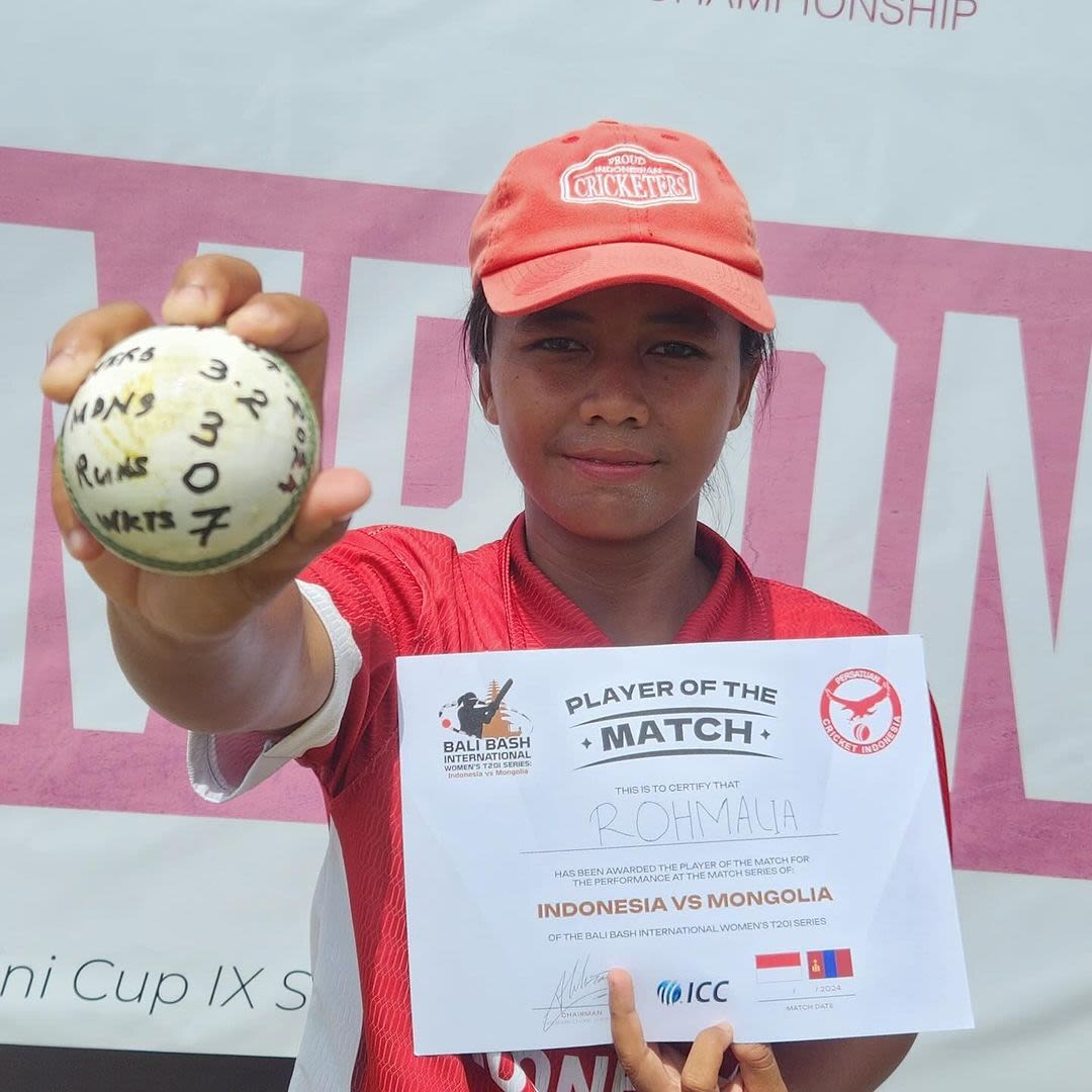 Rohmalia poses with her mementos from the game