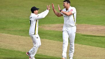 Marchant de Lange marches through Northamptonshire as Gloucestershire seize control