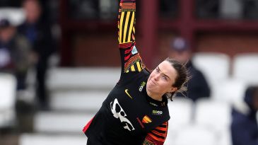 Villiers spins Sunrisers to resounding win over The Blaze