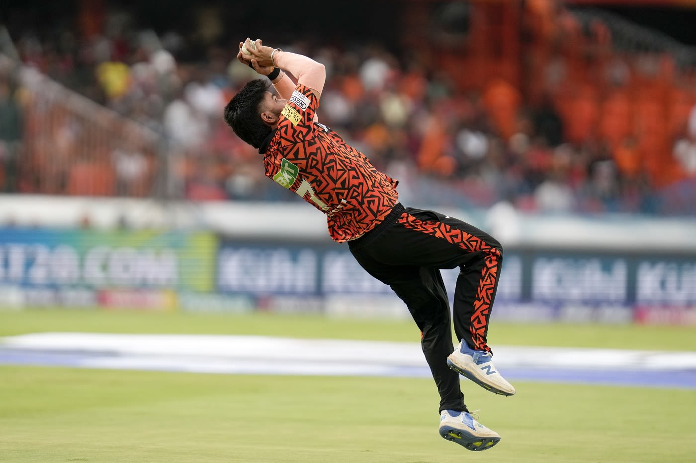 Sanvir Singh tumbles backwards to dismiss Ashutosh Sharma