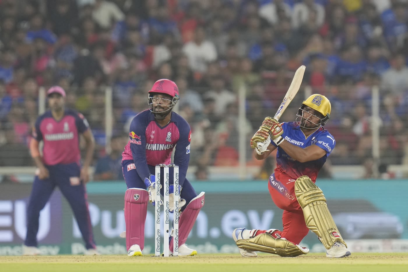 Mahipal Lomror carried RCB after a flurry of wickets