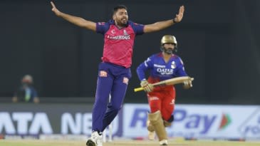Dinesh Karthik gets reprieve in contentious lbw call