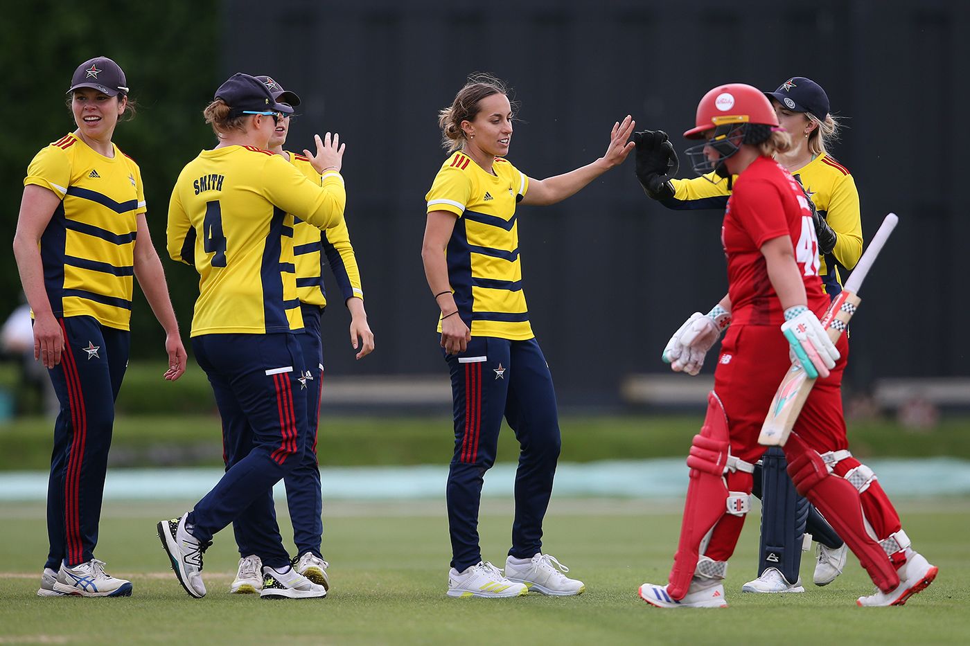 Tash Farrant claimed a brace of wickets at the death