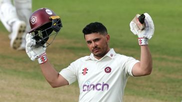 Vasconcelos, McSweeney hundreds seal stalemate