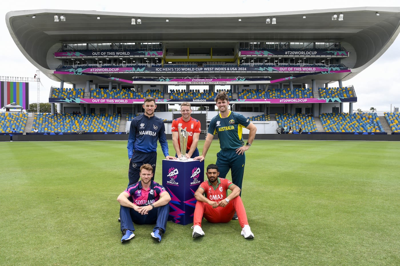 Richie Berrington, Gerhard Erasmus, Jos Buttler, Mitchell Marsh, and Aqib Ilyas with the T20 World Cup trophy