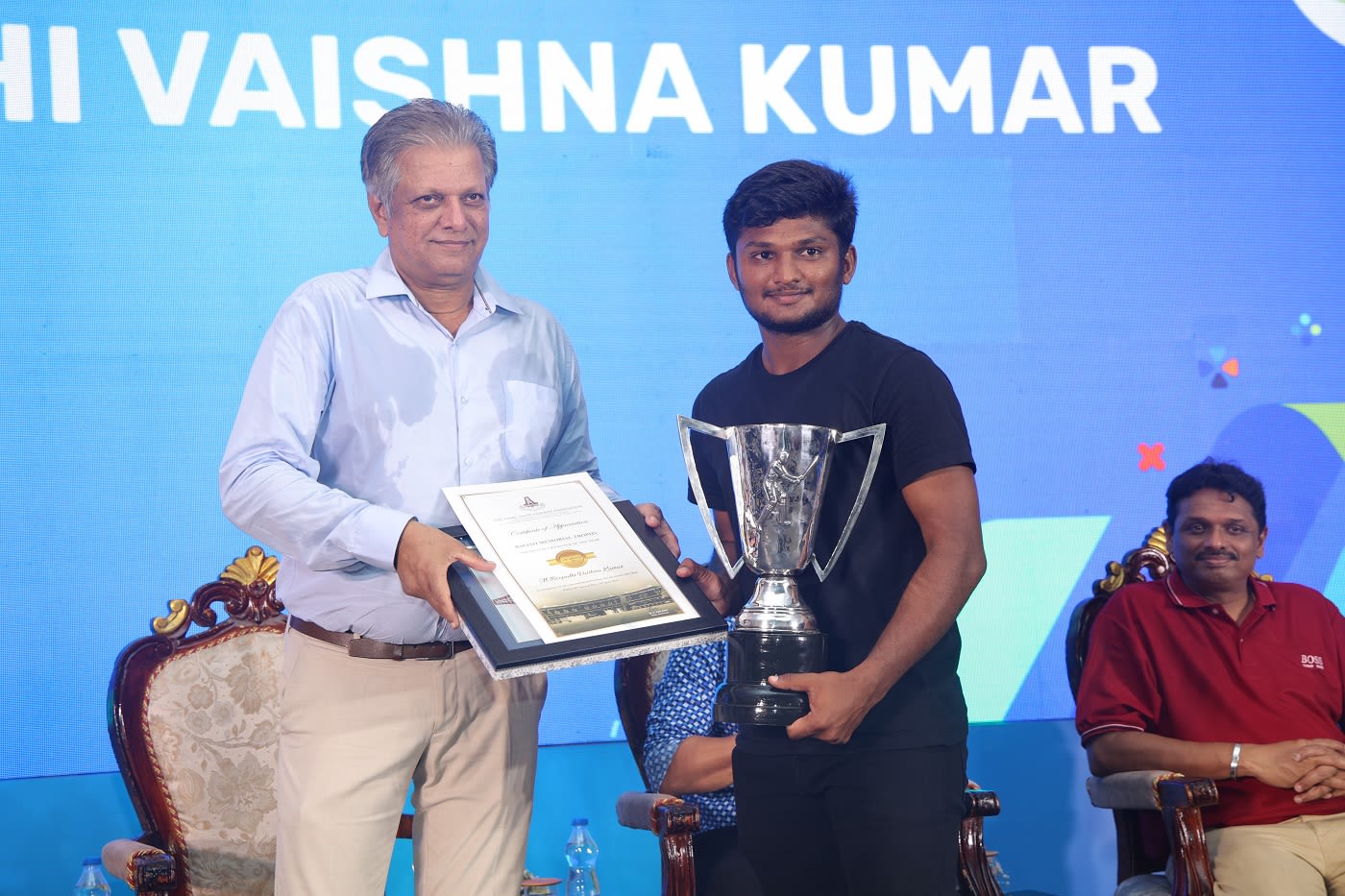 Boopathi Vaishna Kumar receives an award from WV Raman