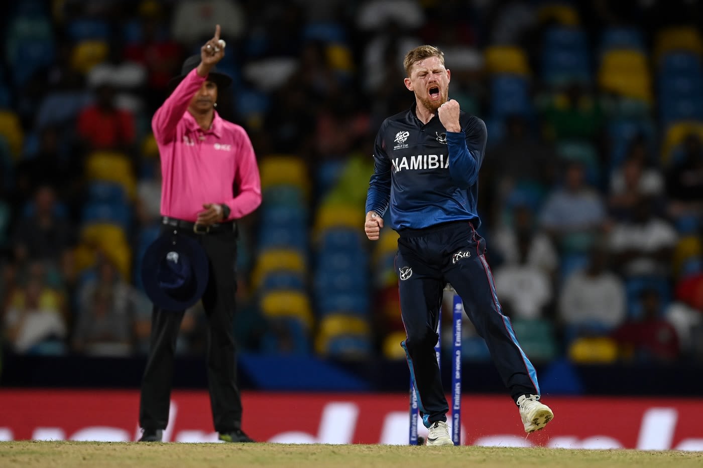 Bernard Scholtz trapped Zeeshan Maqsood lbw in his first over