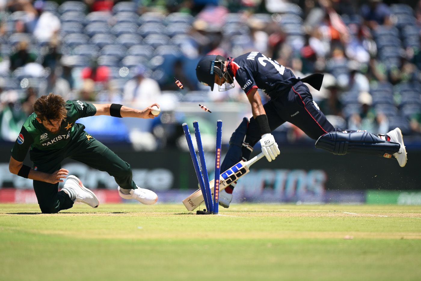 Shaheen Afridi looks to run Nitish Kumar out