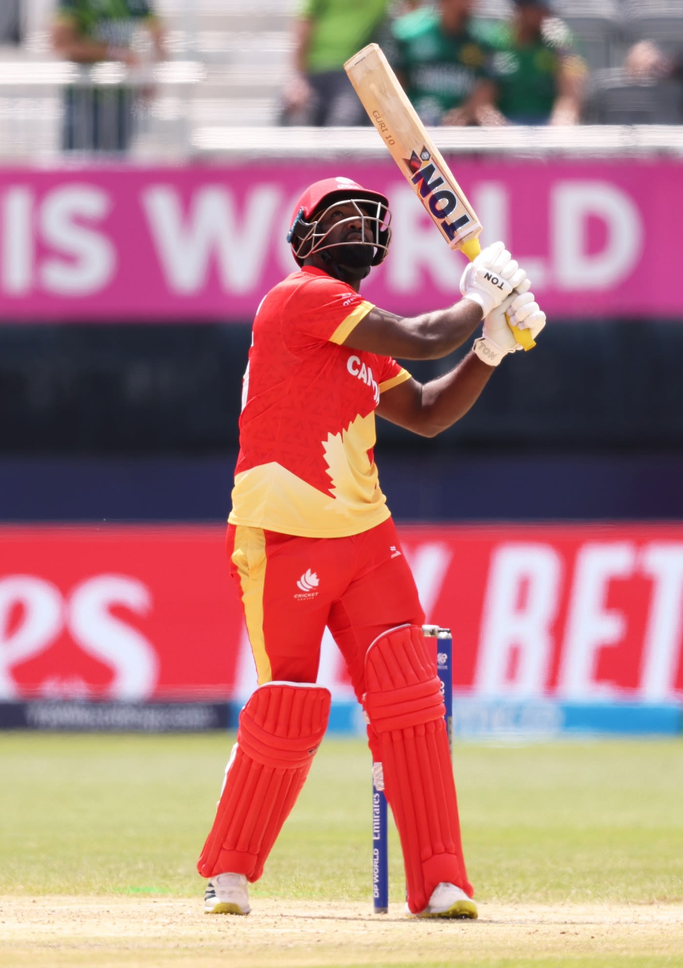 Aaron Johnson scored a 44-ball 52
