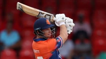 Levitt 90 leads Netherlands to victory over Scotland