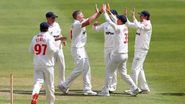 Marchant de Lange leads Gloucestershire fightback after Timm van der Gugten's five-for