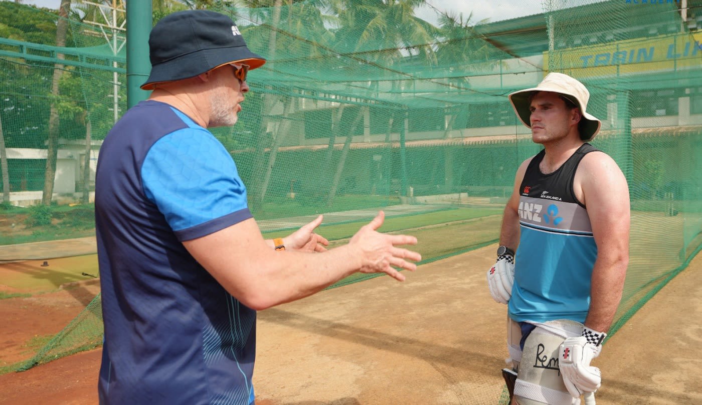 Paul Wiseman chats with Dean Foxcroft at the Super Kings Academy