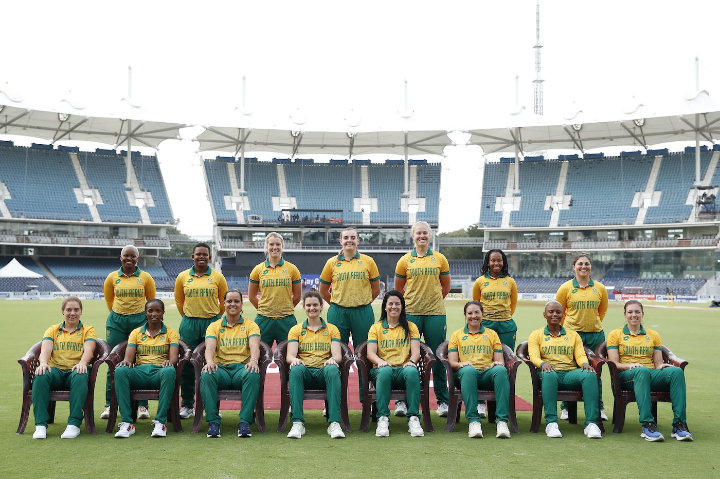 South Africa, captained by Laura Wolvaardt, pose for a picture ahead of the final game of their India tour