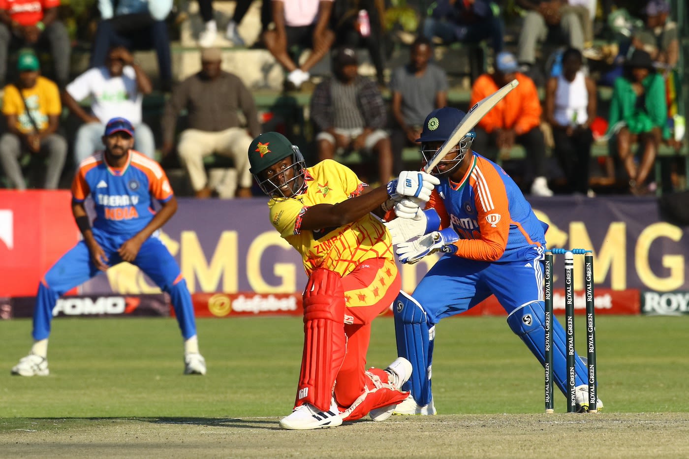Clive Madande contributed a handy 26-ball 37